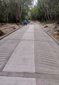 Fotografía de Construcción de Placas Huella en vías rurales municipio de Sutatausa, Cundinamarca.